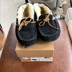 UGG Black Dakota Moccasin Slippers with Tan Laces Sz 7
